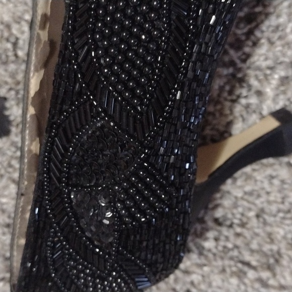 VALERIE STEVENS WOMEN'S TANGO BEADED BLACK BEADED POINTED TOE SIZE 8B PUMPS - Picture 6 of 15